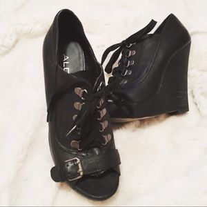 💀  Black Lace-up Aldo Booties